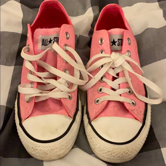 Womens size 7 pink converse - Picture 5 of 5
